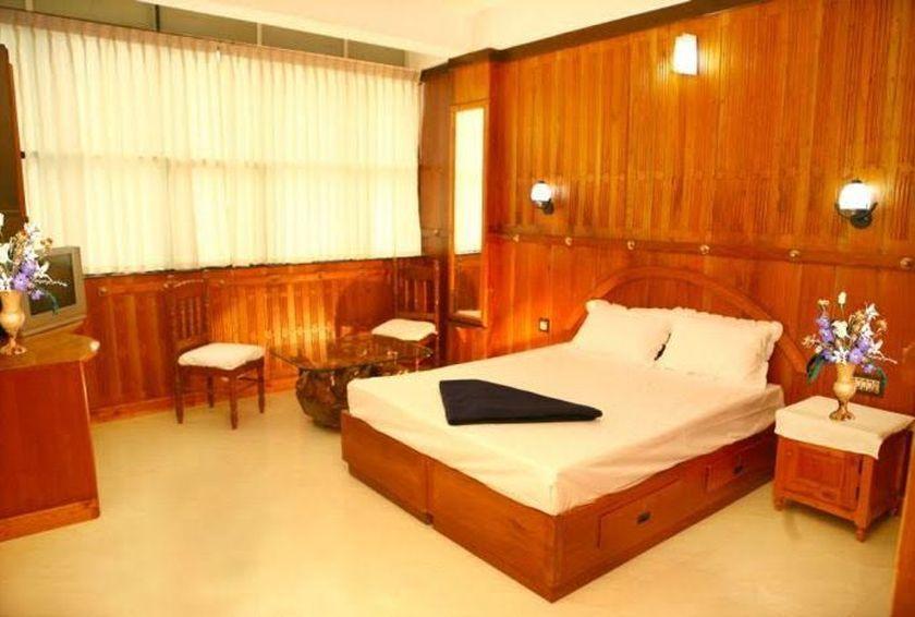 Hotel Dolphin Residency Thekkady Esterno foto