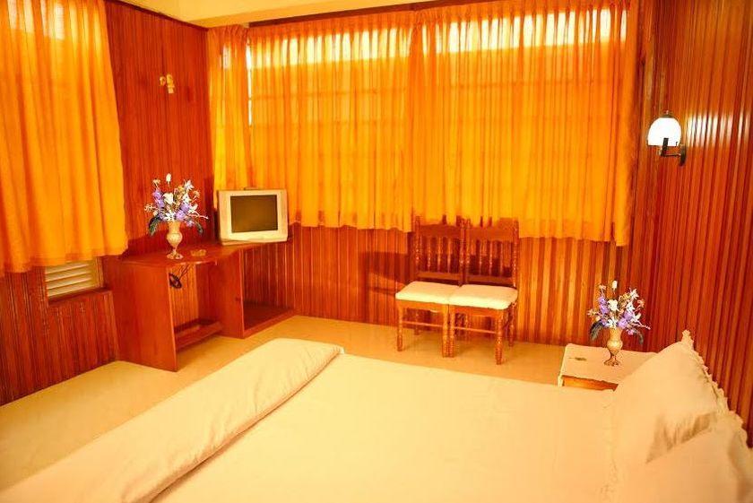 Hotel Dolphin Residency Thekkady Esterno foto
