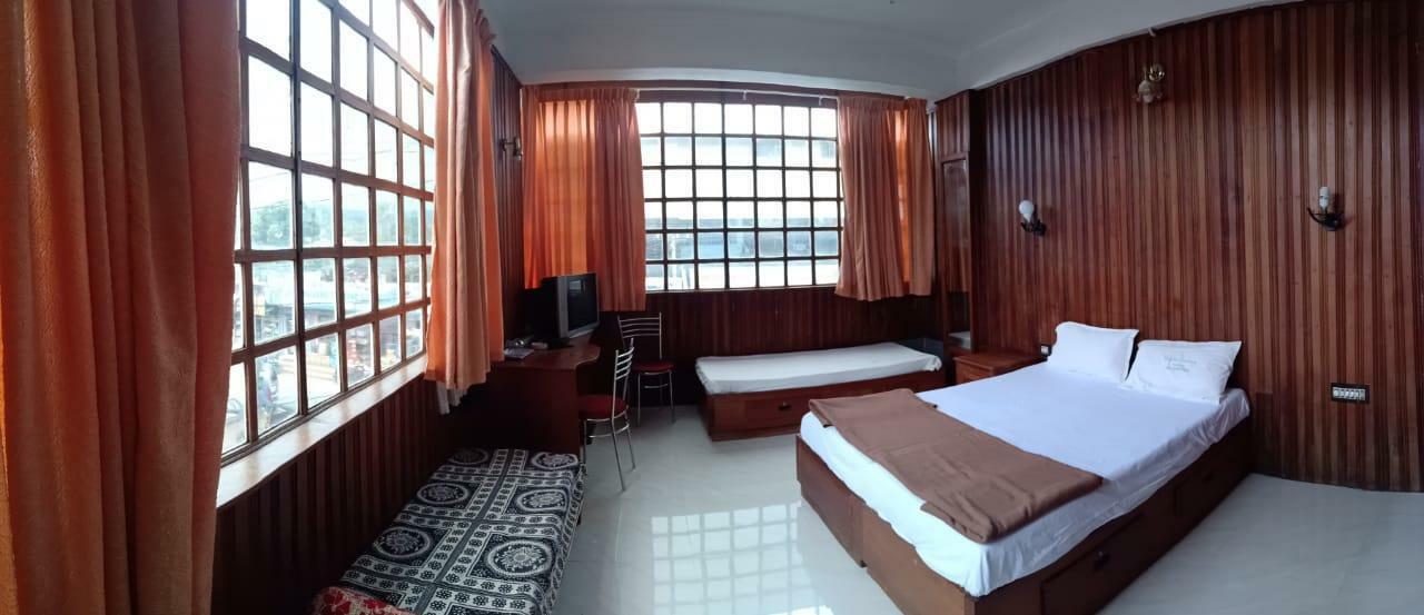 Hotel Dolphin Residency Thekkady Esterno foto