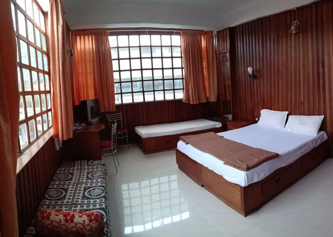 Hotel Dolphin Residency Thekkady Esterno foto