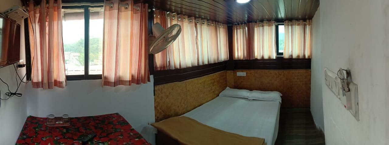 Hotel Dolphin Residency Thekkady Esterno foto