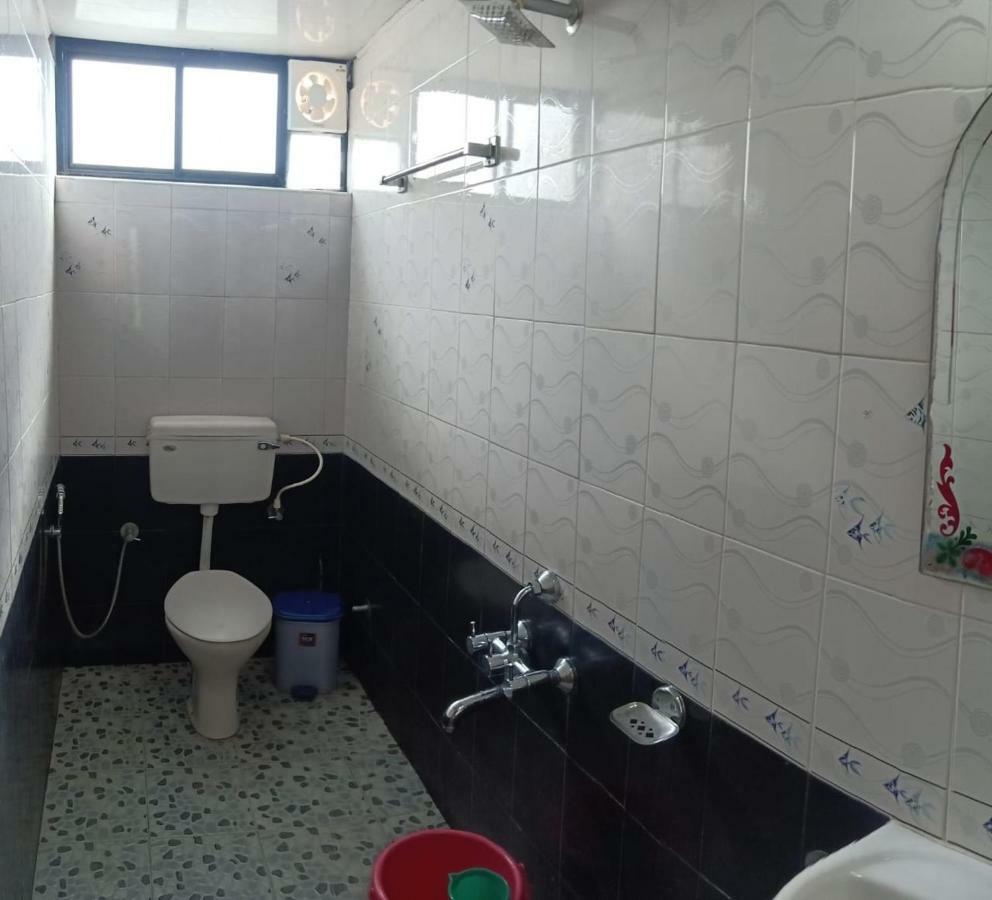 Hotel Dolphin Residency Thekkady Esterno foto
