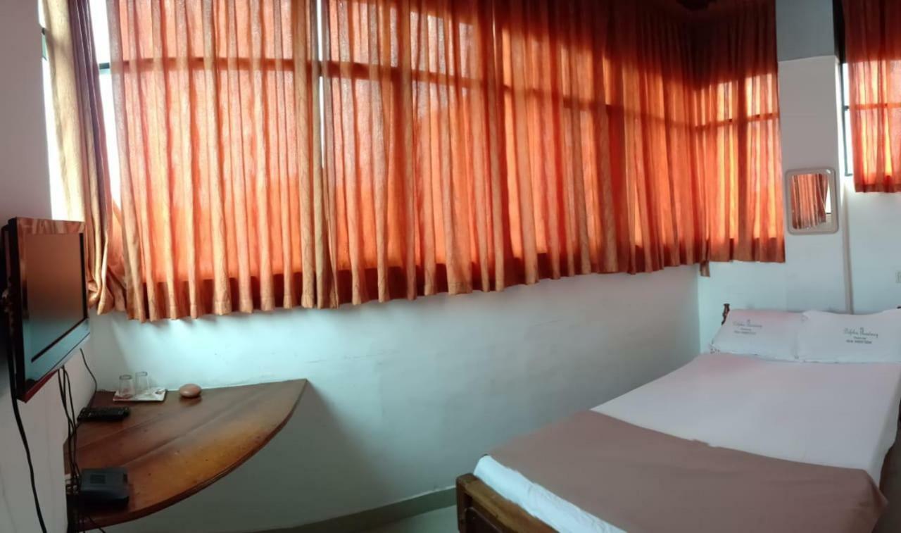 Hotel Dolphin Residency Thekkady Esterno foto